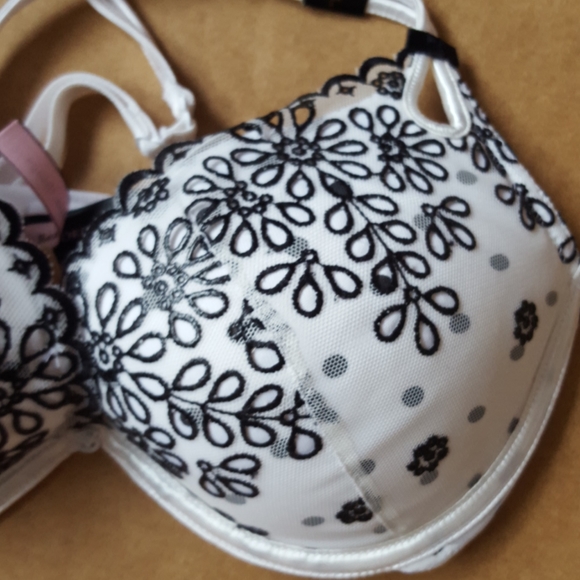 Victoria's secret gorgeous push up 34C large - Picture 5 of 9